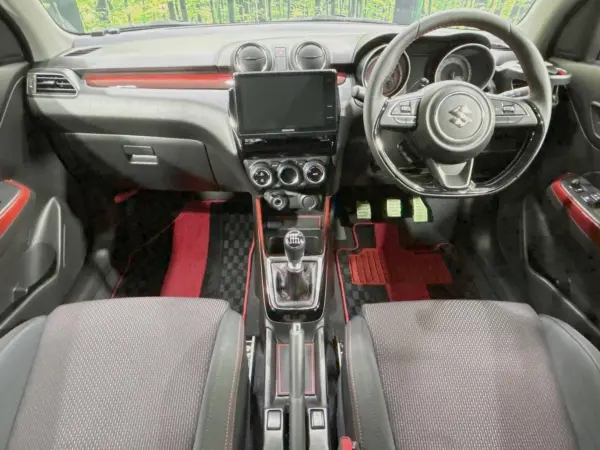 2022 Suzuki Swift — photo 2