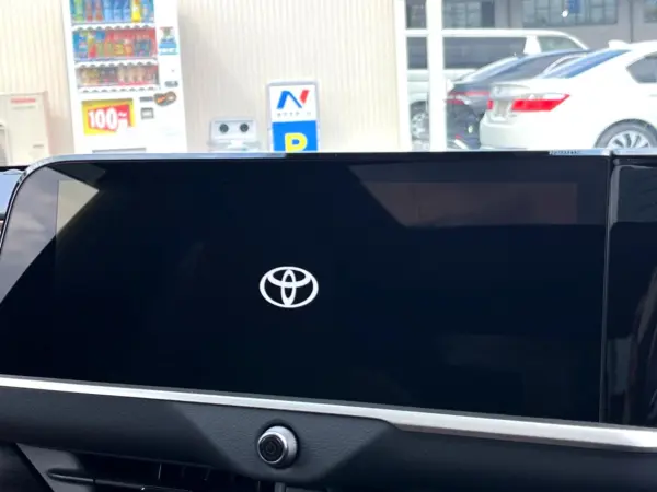 Toyota Crown 2.5 Z Hybrid Panoramic Roof Mid Brown Premium Nappa Leather Seats Safety Sense Genuine 12.3-inch Display Audio Panoramic View 4-eye LED Headlights Genuine 19-inch AW Memory Power Seats (Precious White Pearl) — photo 7