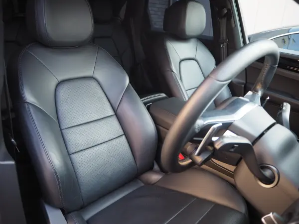 Porsche Cayenne S Tiptronic S 4WD Non-Smoking Sports Exhaust Sports Chrono LED Matrix Headlights Genuine 20-inch Alloy Wheels Adaptive Air Suspension Entry Drive Black Leather Seats Power Steering Plus (White) — photo 8