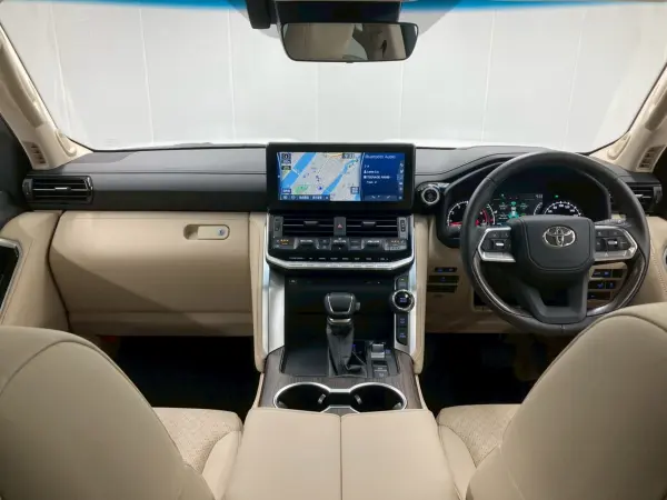 2023 Toyota Landrcuiser 300 — photo 2