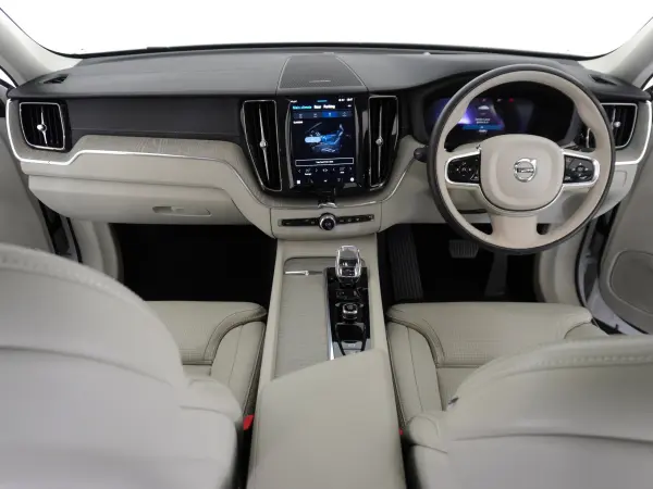 Volvo XC60 Ultimate B5 AWD 4WD Crystal White Premium Metallic — photo 7