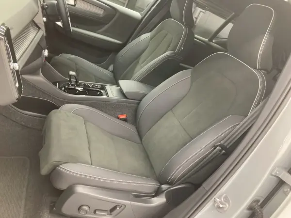 Volvo XC40 Ultimate B4 AWD Dark Edition 4WD New Car 3-Year Warranty Special Specification Vapor Gray 1 Owner Front/Rear Dashcam Black Half Leather Harman/Kardon Genuine 19AW Seat Heater Wireless Charging 360° Camera ETC Rear Seat Heater Apple CarPlay Android Auto (Vapor Gray Metallic) — photo 7