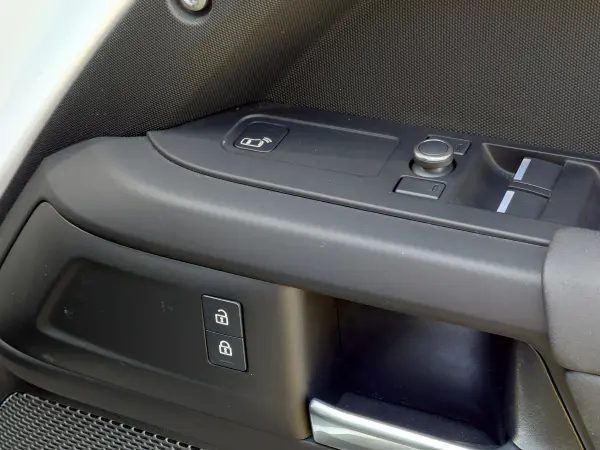 Land Rover Defender 110 2.0L P300 4WD Certified Used Car 1 Owner Air Suspension Driver Assist Pack Cold Climate Pack Front Walk-Through Steering & Seat Heater(F) Surround Camera 18-inch AW — photo 8