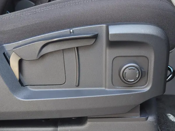 Land Rover Defender 110 2.0L P300 4WD Certified Used Car 1 Owner Air Suspension Driver Assist Pack Cold Climate Pack Front Walk-Through Steering & Seat Heater(F) Surround Camera 18-inch AW — photo 9