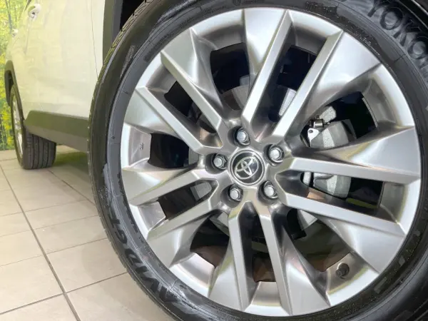 Toyota RAV4 2.0 G Z Package 4WD with Surround View Camera and Navigation — photo 9