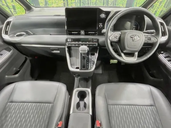 2024 Toyota Noah — photo 2
