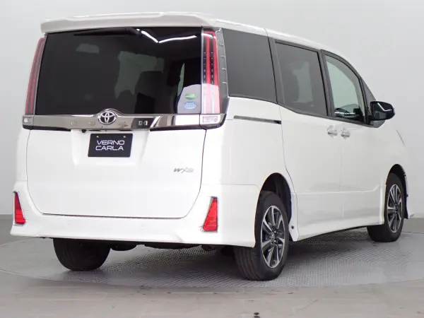 2019 Toyota Noah — photo 3