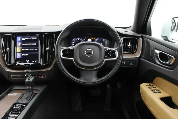 Volvo XC60 T5 AWD Inscription 4WD One Owner Panoramic Sunroof Leather Seats Seat Heater Ventilation Steering Heater Navigation 360 Camera ETC Power Tailgate (Crystal White Pearl) — photo 9