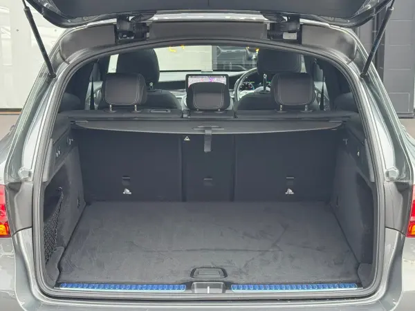 Mercedes-Benz GLC220 d 4MATIC AMG Line Diesel Turbo 4WD Certified Used Car Warranty / Leather Exclusive Package / Panoramic Sliding Roof / Seat Heater / Radar Safety Package / Memory Power Seat / Genuine Leather Steering Wheel / Cruise Control (Selenite Grey) — photo 7