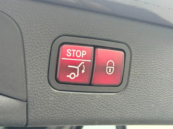 Mercedes-Benz GLC220 d 4MATIC AMG Line Diesel Turbo 4WD Certified Used Car Warranty / Leather Exclusive Package / Panoramic Sliding Roof / Seat Heater / Radar Safety Package / Memory Power Seat / Genuine Leather Steering Wheel / Cruise Control (Selenite Grey) — photo 8