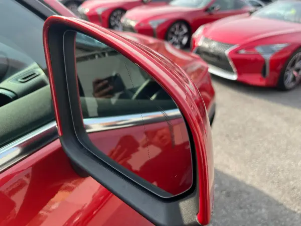 Volvo XC40 Ultimate B4 AWD 4WD Non-Smoking Car Genuine Leather Seats Power Seats Seat Heater Steering Heater Surround View Camera Harman Kardon Blind Spot Monitor Apple CarPlay Wireless Charger Genuine 19-inch Alloy Wheels Bluetooth (Fusion Red Metallic) — photo 8