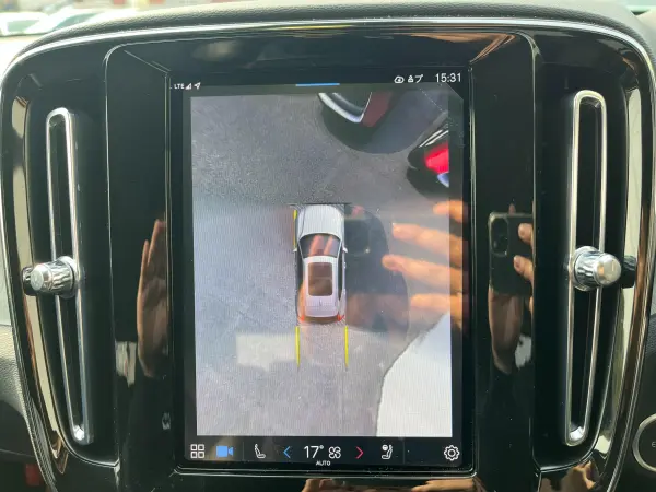 Volvo XC40 Ultimate B4 AWD 4WD Non-Smoking Car Genuine Leather Seats Power Seats Seat Heater Steering Heater Surround View Camera Harman Kardon Blind Spot Monitor Apple CarPlay Wireless Charger Genuine 19-inch Alloy Wheels Bluetooth (Fusion Red Metallic) — photo 7