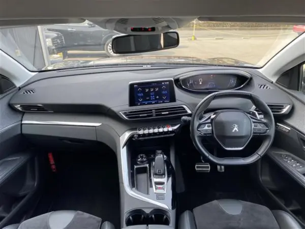 2021 Peugeot 3008 — photo 2