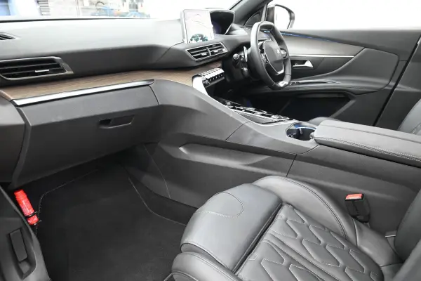 2025 Peugeot 3008 — photo 2