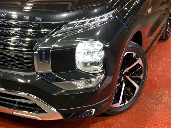 Mitsubishi Outlander PHEV 2.4 P 4WD BOSE Sound Genuine 9-inch Navi My Pilot Roof Rail All-Around Camera Collision Damage Mitigation System Clearance Sonar Power Back Door Drive Recorder Clearance Sonar LED Head ETC (Black Diamond) — photo 8