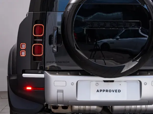 Land Rover Defender 110 S 3.0L D350 Diesel Turbo 4WD — photo 9