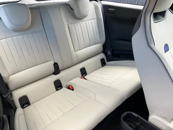 Mini Cooper SE 3-Door, Our Showroom Demo Car, Certified Used Car, Nanoq White/Black Roof, Favoured Trim, 17-inch Alloy Wheels, Steering Wheel Heater (Nanoq White) — photo 9