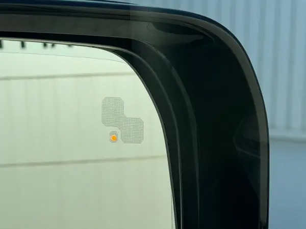 Land Rover Defender 110 X Dynamic SE P300 Certified Used Car One Owner Electric Side Steps Adaptive Cruise Digital Inner Mirror Air Suspension Pack Black Pack MERIDIAN Seat Heater Collision Mitigation Smart Key (Carpathian Grey Premium Metallic) — photo 9