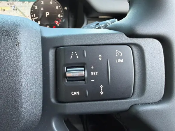 Land Rover Defender 110 X Dynamic SE P300 Certified Used Car One Owner Electric Side Steps Adaptive Cruise Digital Inner Mirror Air Suspension Pack Black Pack MERIDIAN Seat Heater Collision Mitigation Smart Key (Carpathian Grey Premium Metallic) — photo 7