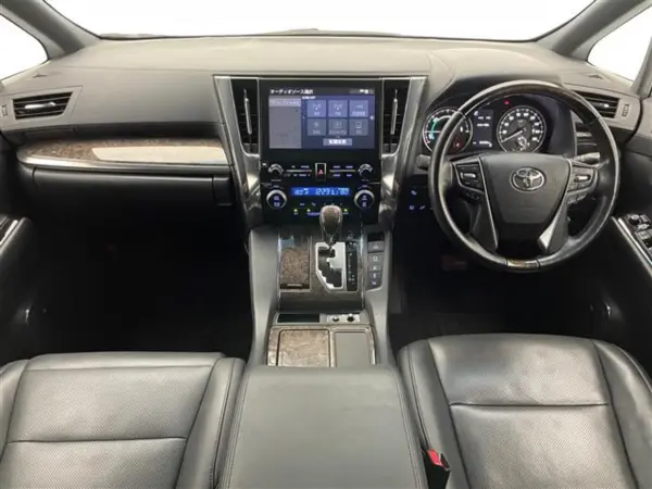 2020 Toyota Alphard — photo 2