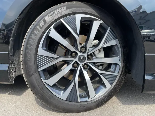 Toyota Vellfire Hybrid 2.5 Executive Lounge E-Four 4WD — photo 8