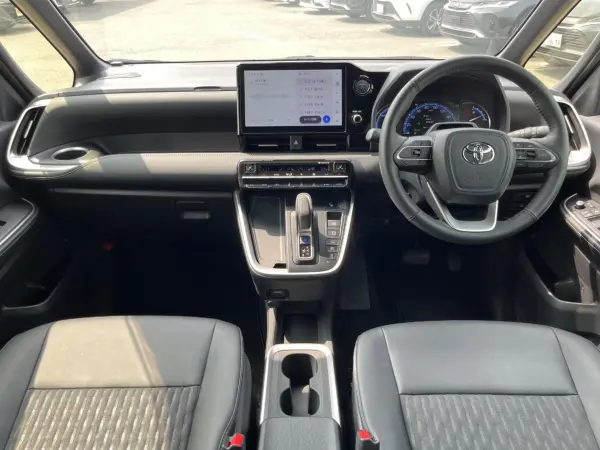 2024 Toyota Noah — photo 2