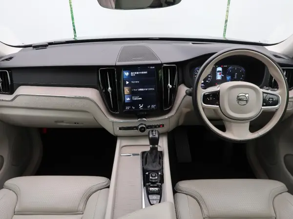 2020 Volvo Xc60 — photo 2