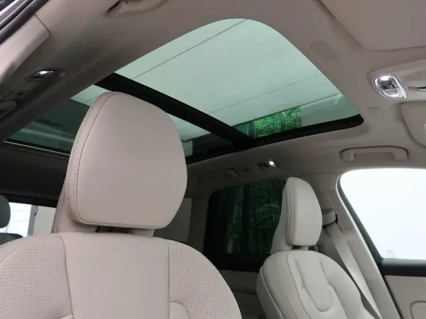 Volvo XC60 D4 AWD Inscription Diesel Turbo 4WD Certified Used Car Sunroof White Leather Seats Genuine 9-inch Navigation 360° View Camera Adaptive Cruise Control Collision Mitigation Brake Seat Ventilation Seat Heater Power Back Door Genuine 19-inch (Onyx Black Metallic) — photo 7