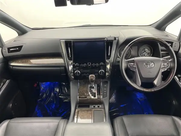 2020 Toyota Alphard — photo 2