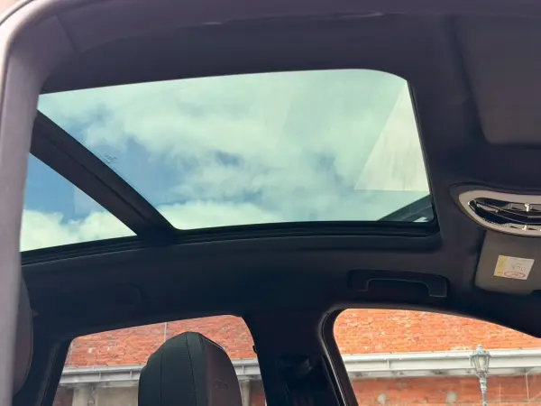 2024 Porsche Macan — photo 2