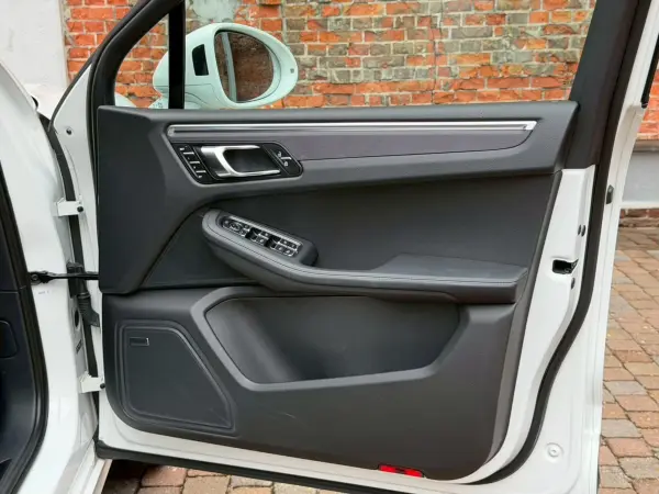 Porsche Macan GTS PDK 4WD — photo 7