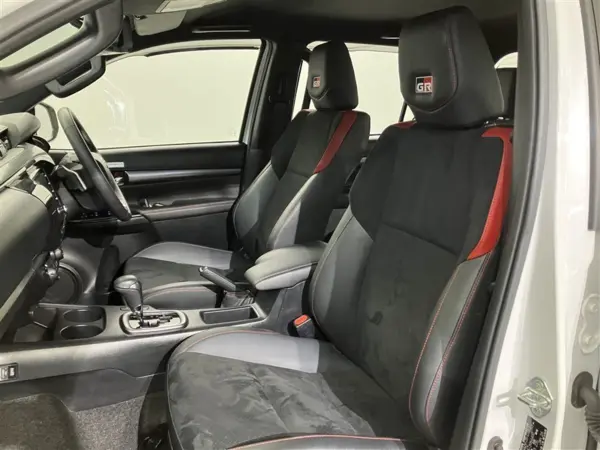 Toyota Hilux 2.4 Z GR Sport Diesel Turbo 4WD — photo 8