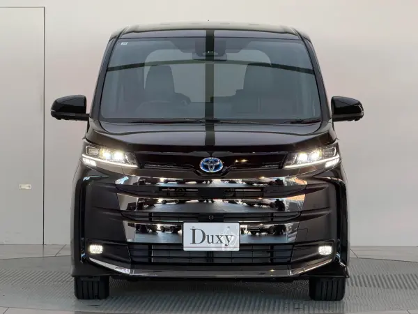 2025 Toyota Noah — photo 2