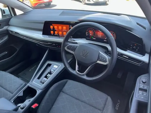 2023 Volkswagen Golf — photo 2
