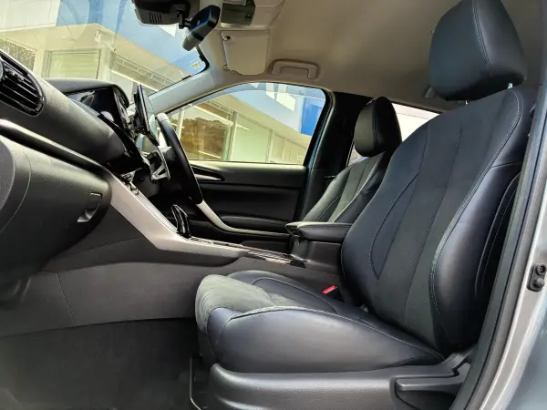 Mitsubishi Eclipse Cross PHEV 2.4 G 4WD with Aftermarket 8-inch Navigation, Full-Seg, Bluetooth, DVD Playback, Backup Monitor, Collision Mitigation Braking, Power Seats, Heated Steering Wheel, ETC, Heated Seats, Head-Up Display, Cruise Control, LED Headlights (Titanium Gray Metallic) — photo 7