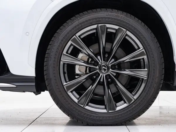 Lexus NX 350h F Sport — photo 8