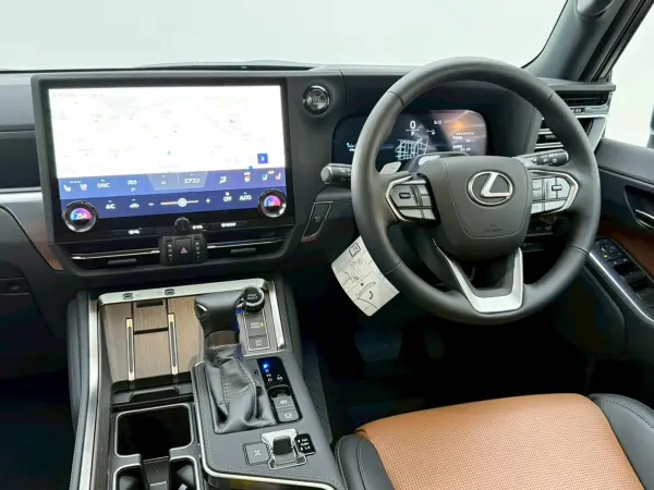 Lexus GX550 Version L 4WD Modellista Aero Kit Panoramic Roof Digital Inner Mirror 14-inch Connected Navigation Lexus Teammate Surround View Camera Power Side Steps Cool Box Tire Pressure Sensor Brown Interior 22-inch AW (Sonic Quartz) — photo 8