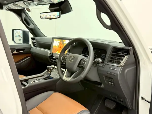 Lexus GX550 Version L 4WD Modellista Aero Kit Panoramic Roof Digital Inner Mirror 14-inch Connected Navigation Lexus Teammate Surround View Camera Power Side Steps Cool Box Tire Pressure Sensor Brown Interior 22-inch AW (Sonic Quartz) — photo 9