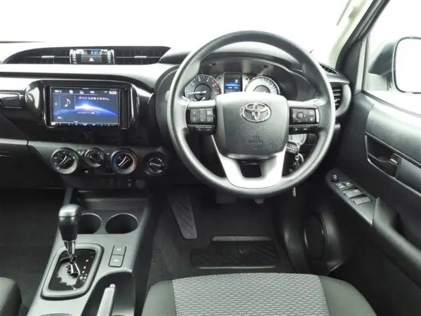 2023 Toyota Hilux — photo 2