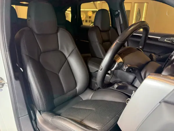 2013 Porsche Cayenne — photo 8 | Tuminion Kenya