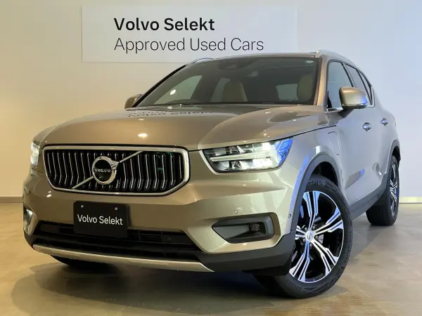 Volvo XC40 Recharge Plug-in Hybrid T5 Inscription with harman/kardon, Genuine Leather Seats, and Sunroof (Pebble Grey Metallic) — thumbnail 1