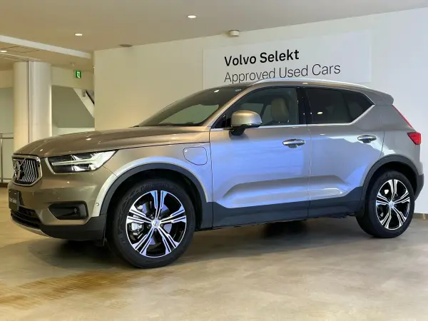 2022 Volvo Xc40 — photo 3