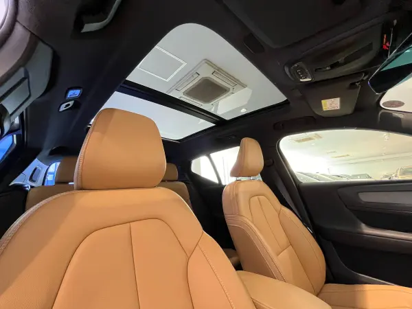 Volvo XC40 Recharge Plug-in Hybrid T5 Inscription with harman/kardon, Genuine Leather Seats, and Sunroof (Pebble Grey Metallic) — photo 8