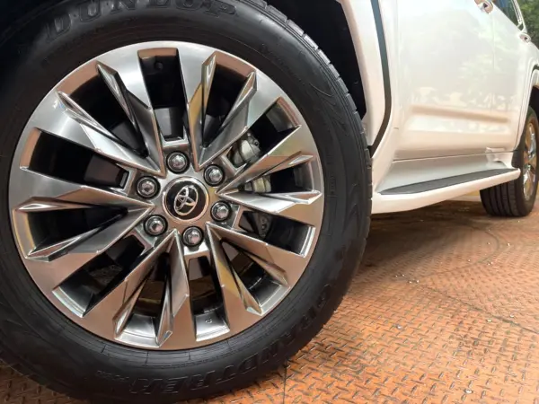 Toyota Land Cruiser 300 3.5 ZX 4WD — photo 8