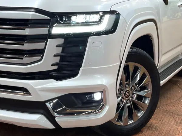 Toyota Land Cruiser 300 3.5 ZX 4WD — photo 9