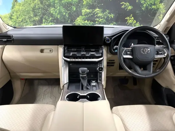 2023 Toyota Landrcuiser 300 — photo 2