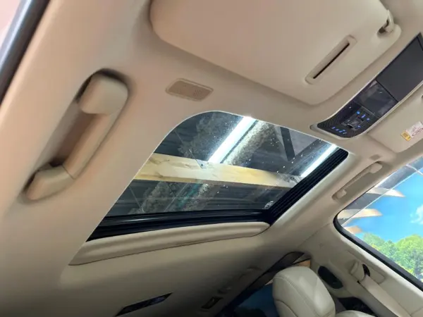 2023 Toyota Landrcuiser 300 — photo 3