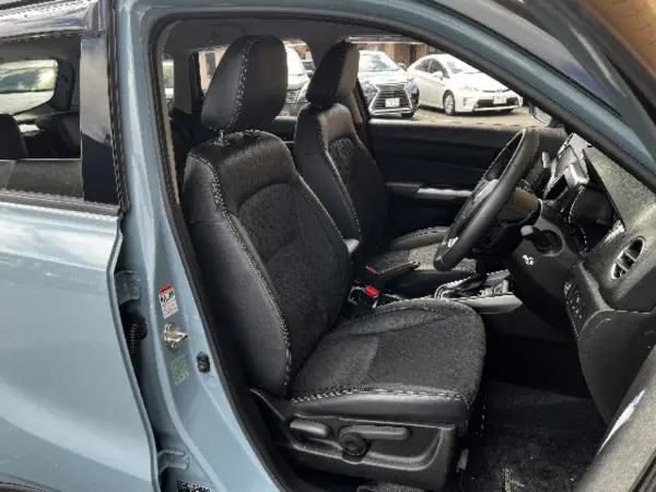 Suzuki Escudo 1.5 4WD with Aftermarket 10.1-inch Navigation, Rear Camera, Front Seat Heaters, HDMI, Half Leather Seats, ETC, Cruise Control, Full-Seg TV, LED Headlights, Bluetooth Audio, Genuine 17-inch Alloys, Non-Smoking Car — photo 9