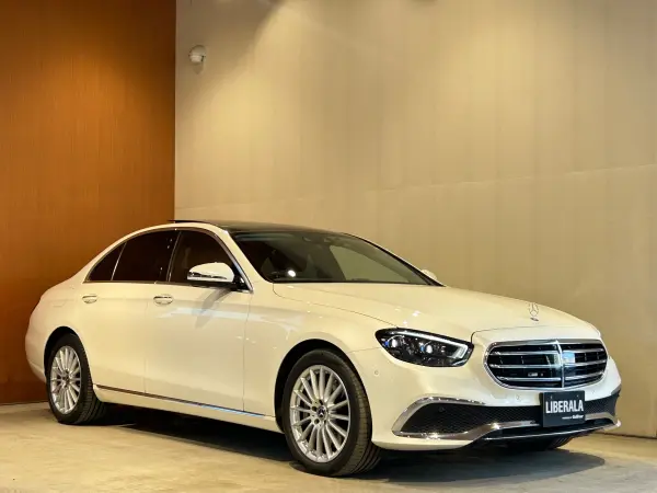 Mercedes-Benz E-Class E450 4MATIC Exclusive (ISG Model) 4WD Exclusive Package Panoramic Sliding Roof Burmester Surround Sound Air Balance Package Energizing Package Radar Safety Package Head-Up Display AIR BODY CONTROL Suspension (Diamond White (799)) — photo 8