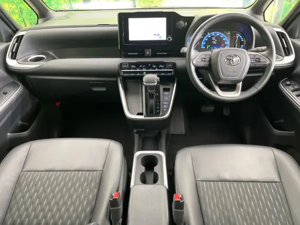 2024 Toyota Noah — photo 2